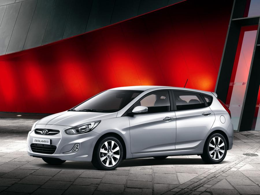  Hyundai Solaris Hatchback 2011 года  (фото 3 из 4)